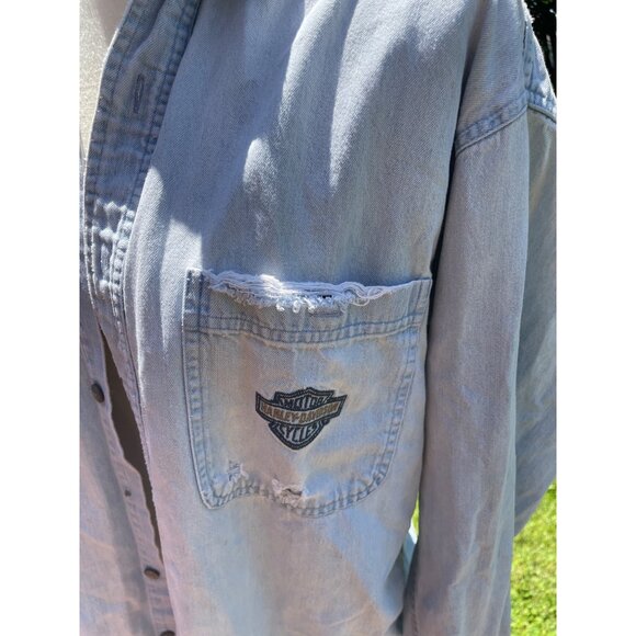 Harley-Davidson Blue Denim Button-Up Shirt L With Logo Pocket Trashed Frayed - Picture 3 of 10